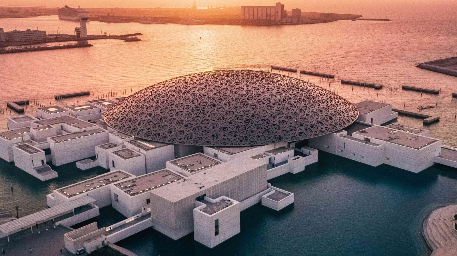 Photo 2 in Abu Dhabi — GoAtlas