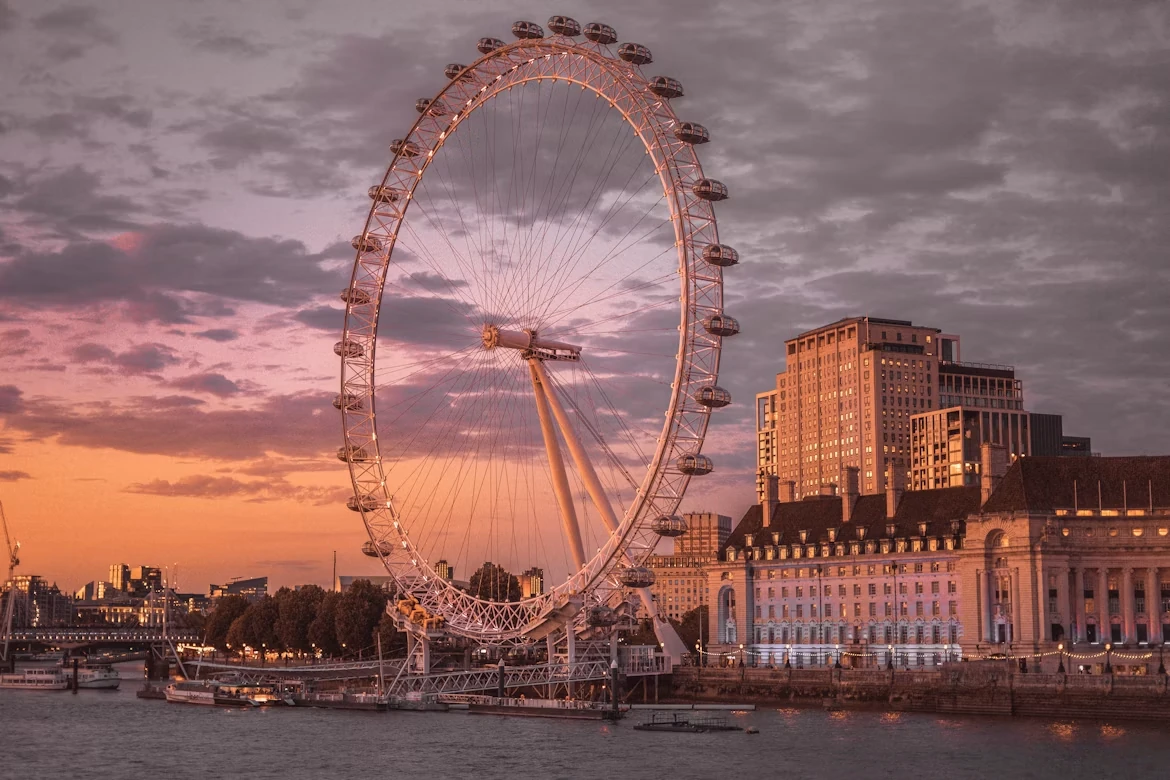 Photo 2 in London — GoAtlas