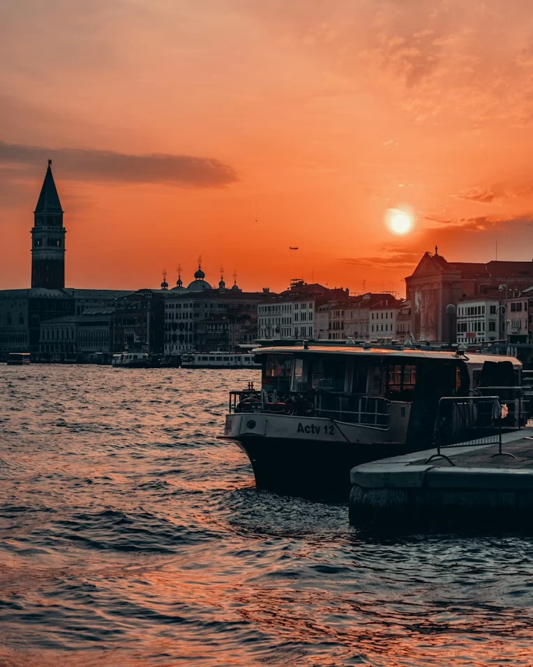 Photo 1 in Venice — GoAtlas