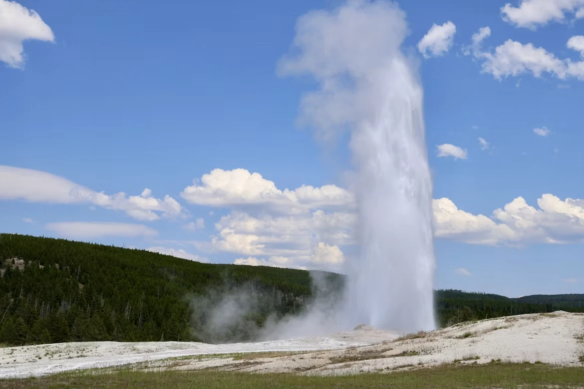 Photo 1 in Yellowstone — GoAtlas